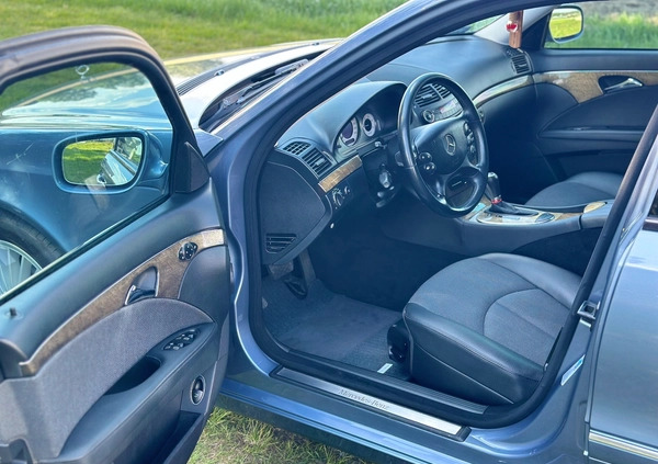 Mercedes-Benz Klasa E cena 33500 przebieg: 260000, rok produkcji 2006 z Ząbki małe 137